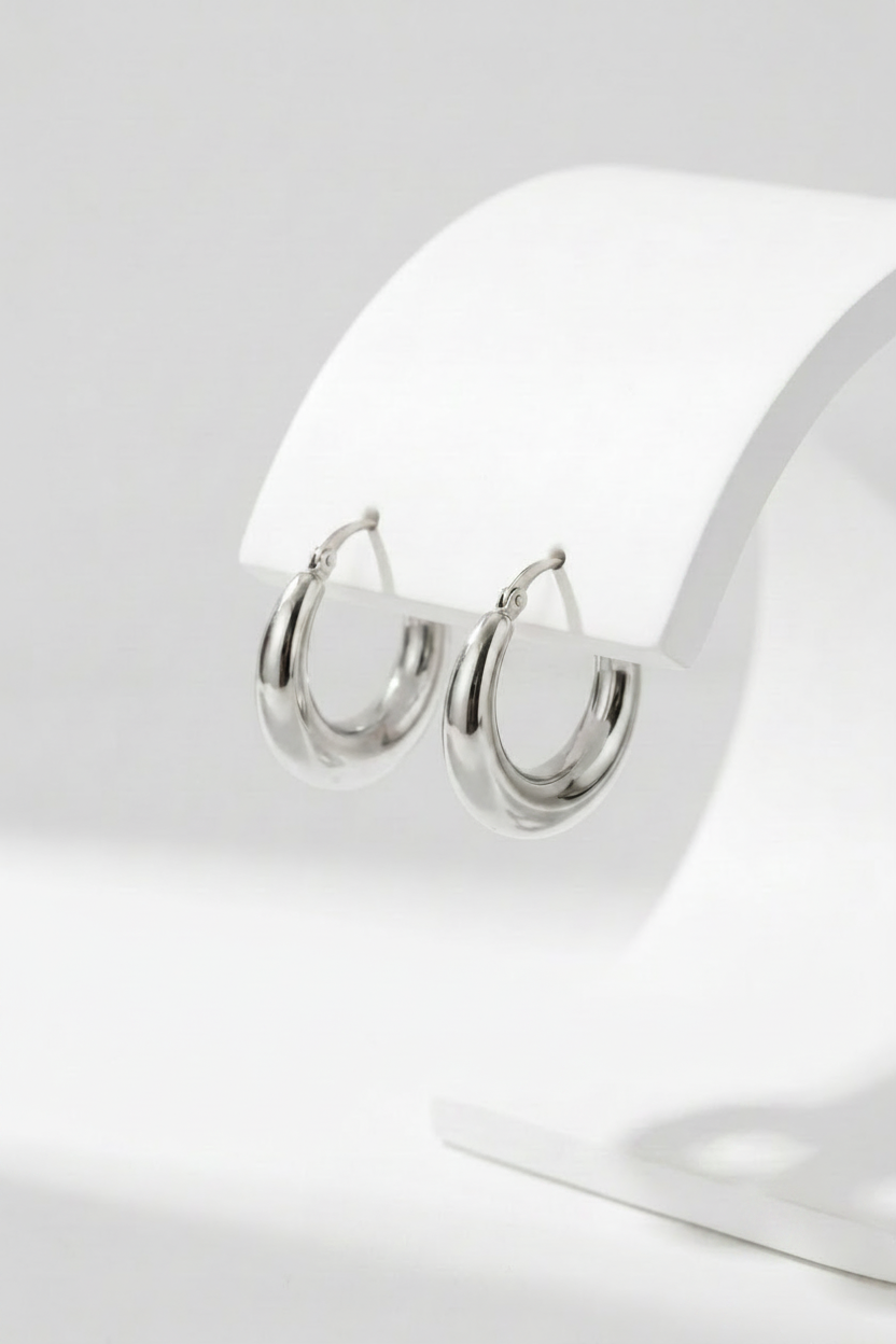 SERAPHINA Örhängen – Minimalistiska Hoops i Guld & Silver