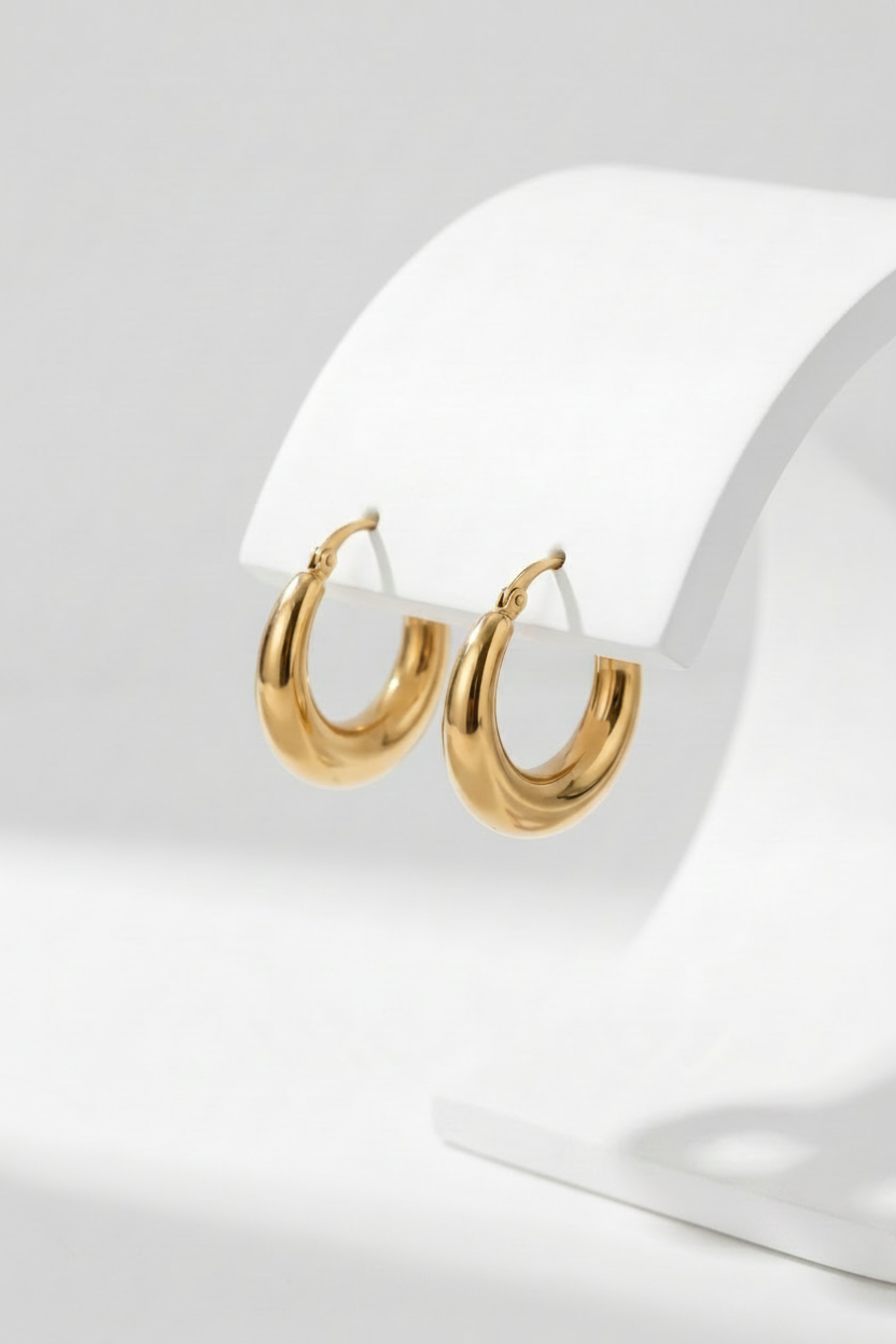 SERAPHINA Örhängen – Minimalistiska Hoops i Guld & Silver